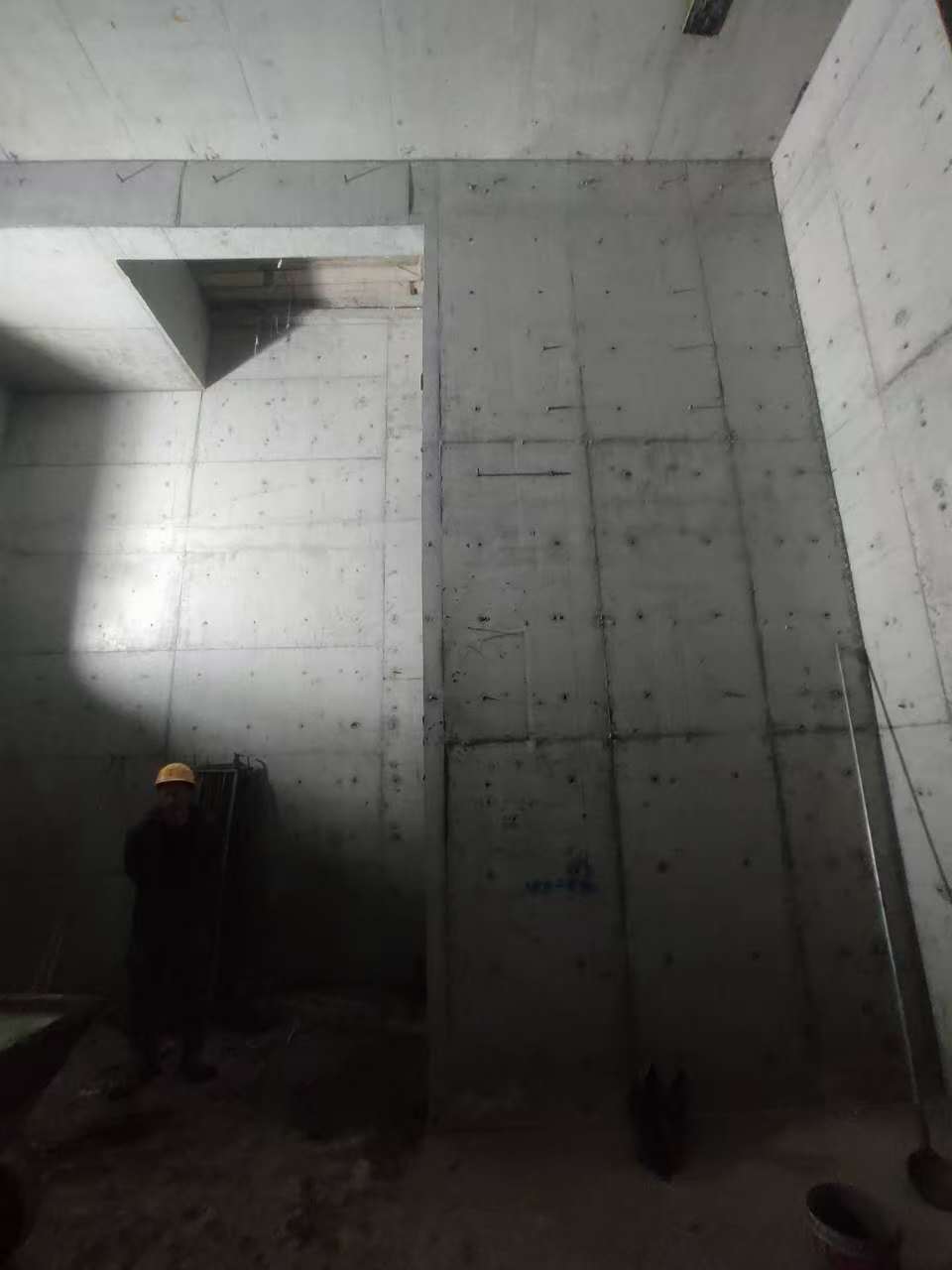 汉阳墙上开槽钢筋断了有影响吗
